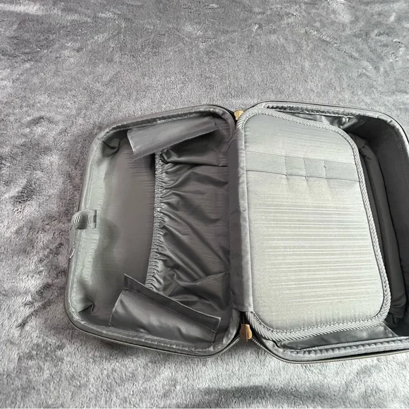 Triforce Metallic Gray Hardshell Cosmetic Case with Top Handle, no strap - Picture 5 of 11